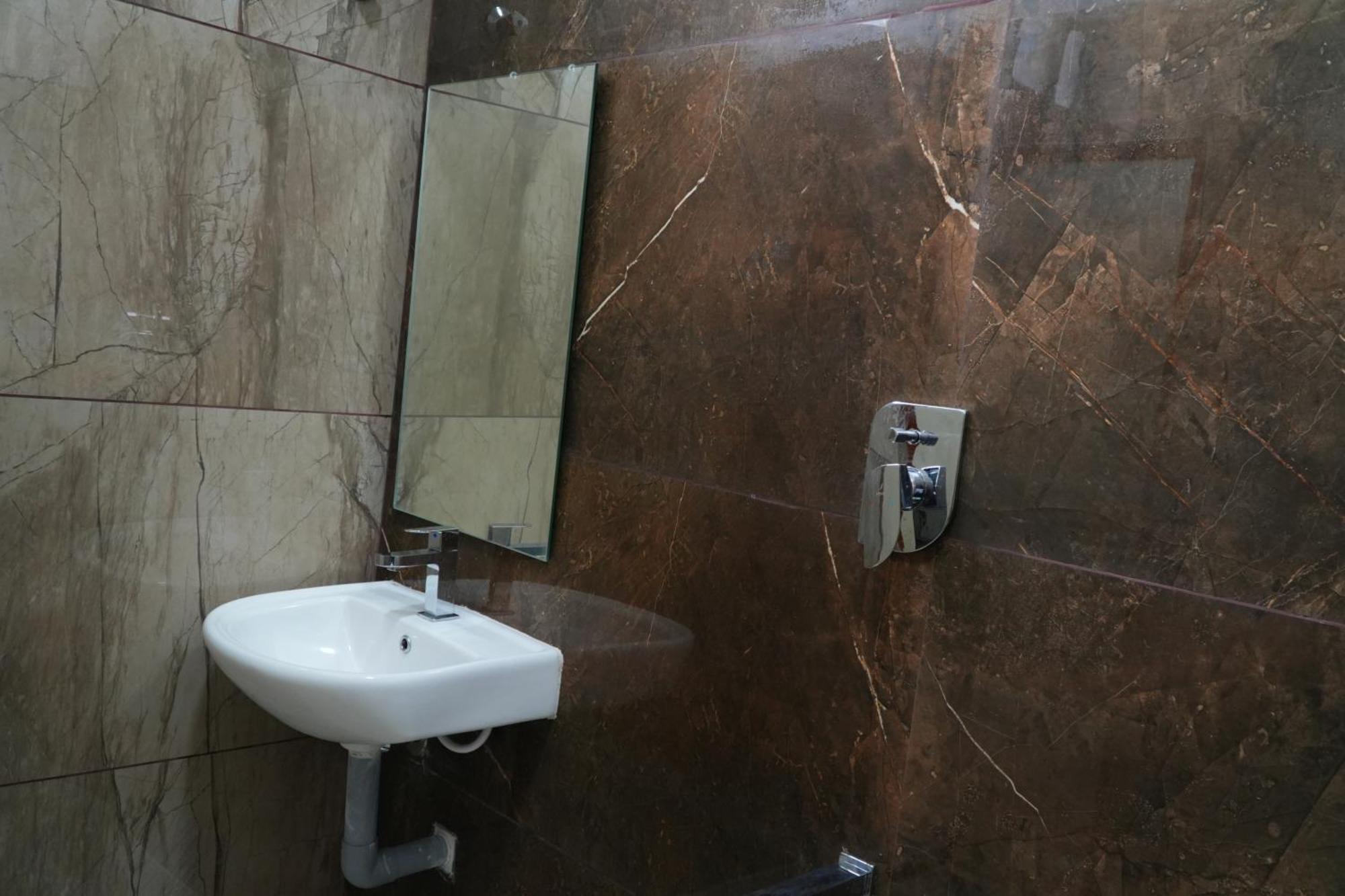 Uj Pallazzio - Business Class Luxury Hotel Tiruvannāmalai Exterior foto