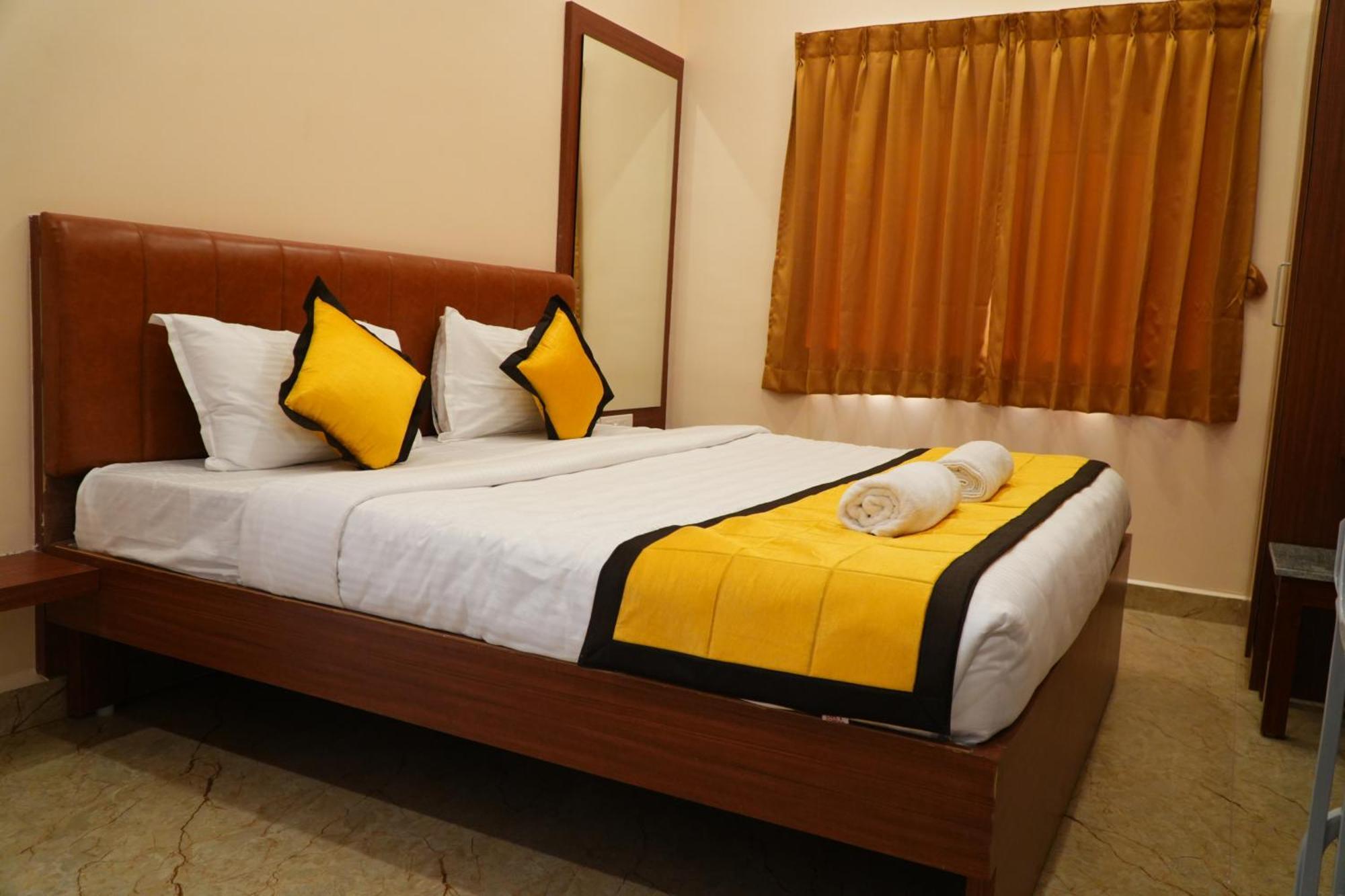 Uj Pallazzio - Business Class Luxury Hotel Tiruvannāmalai Exterior foto