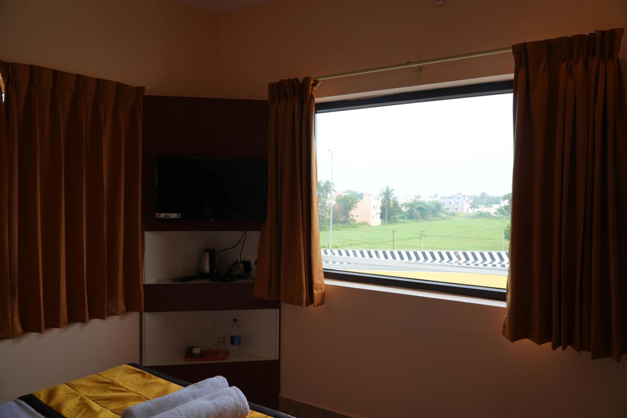Uj Pallazzio - Business Class Luxury Hotel Tiruvannāmalai Exterior foto