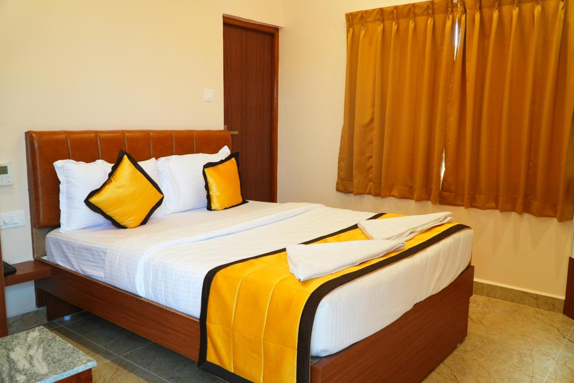 Uj Pallazzio - Business Class Luxury Hotel Tiruvannāmalai Exterior foto