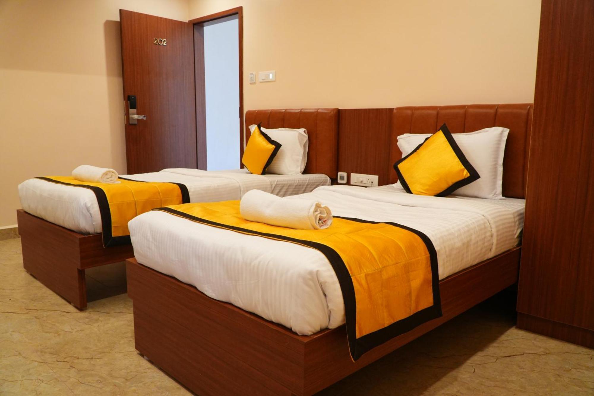Uj Pallazzio - Business Class Luxury Hotel Tiruvannāmalai Exterior foto